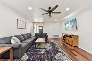 La Mesa St-S1702-010.jpg