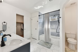 La Mesa St-S1702-029.jpg