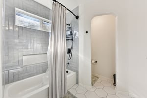 La Mesa St-S1702-034.jpg