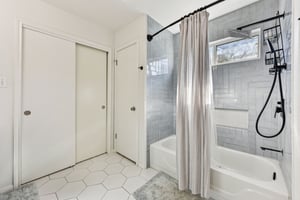 La Mesa St-S1702-035.jpg