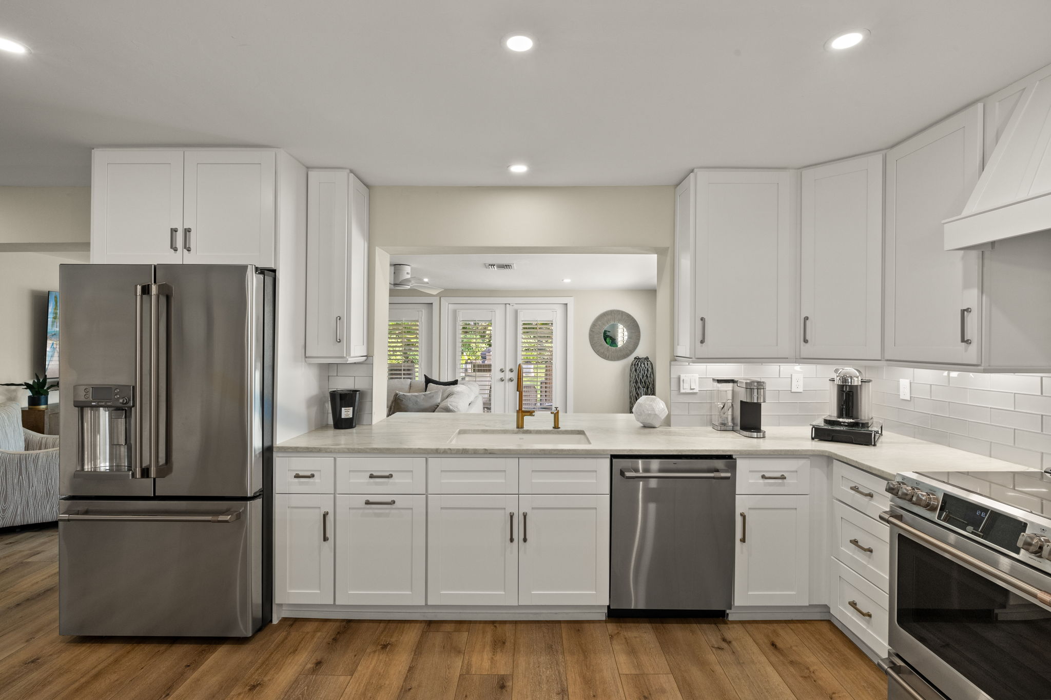Kitchen 2 of 6