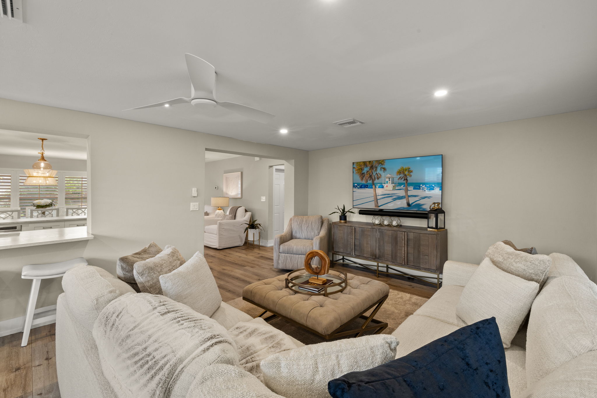 Living Room 2 of 5
