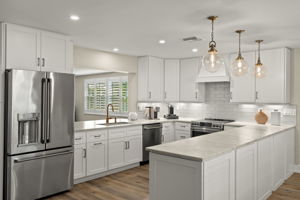Kitchen 1 of 6