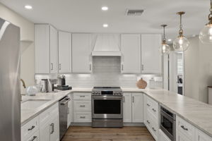 Kitchen 3 of 6