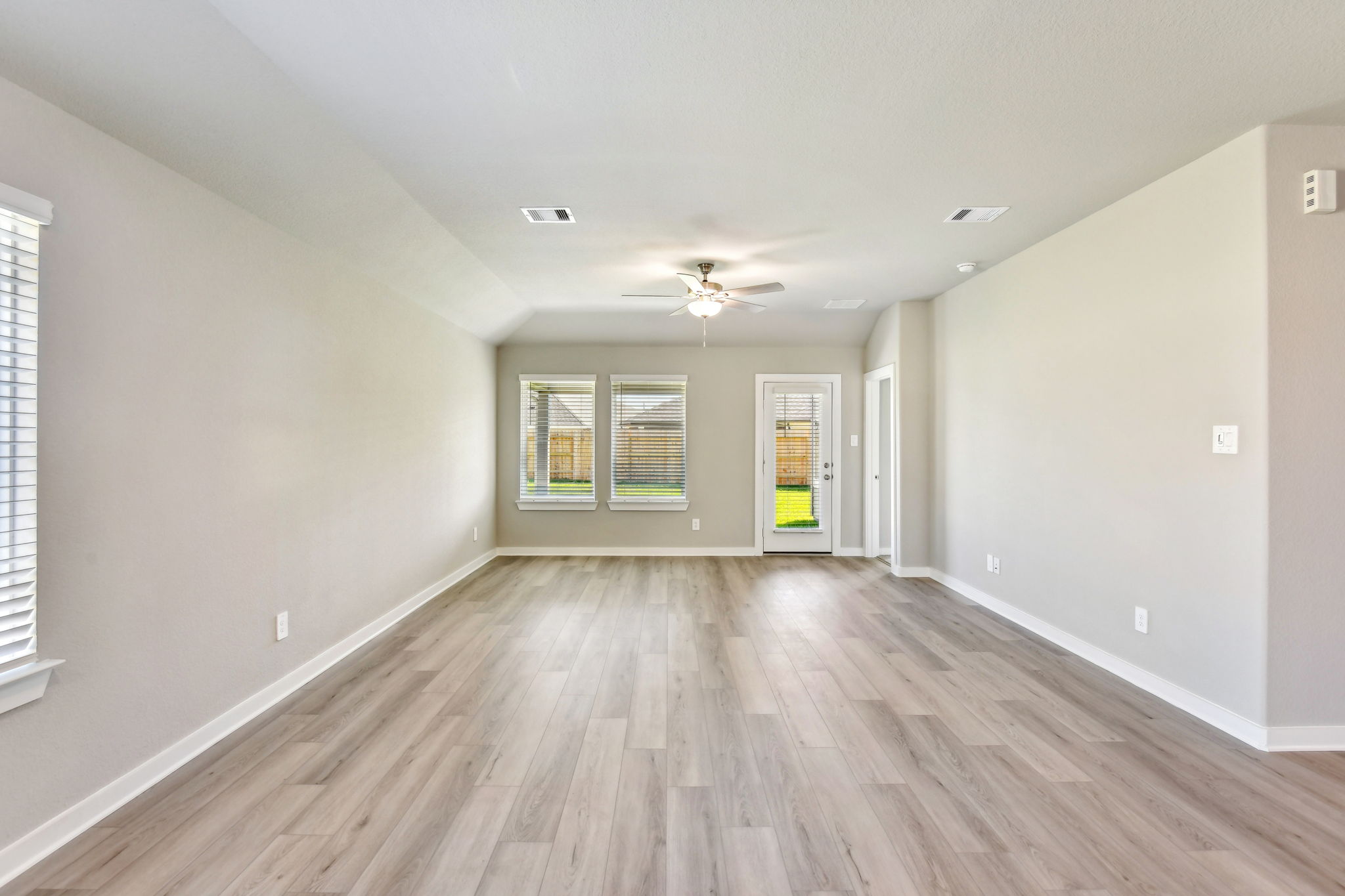 Houston - Wall Street Village - 6306 Brahman Ct, Richmond, TX 77469 - 020
