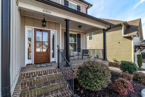 Front Porch/Entrance