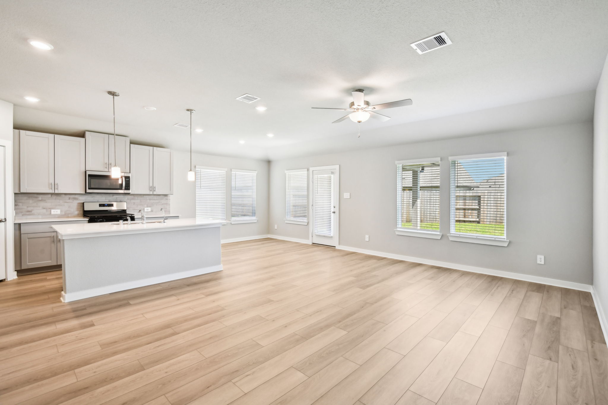 Houston - Wall Street Village - 6307 Brahman Ct, Richmond, TX 77469 - 009