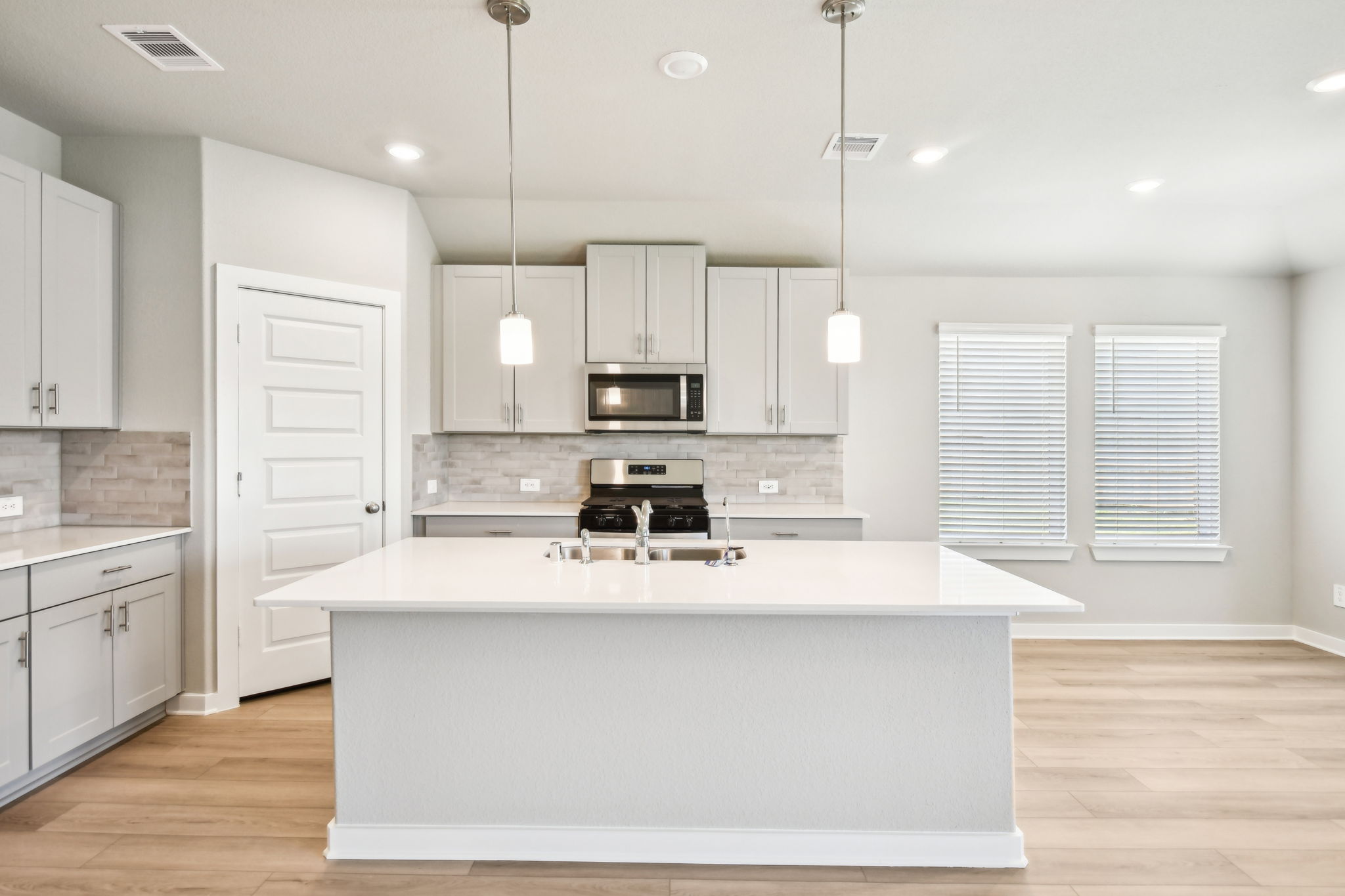 Houston - Wall Street Village - 6307 Brahman Ct, Richmond, TX 77469 - 013