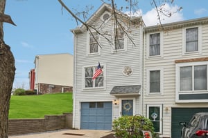 Springhouse Pl-S1404-003.jpg