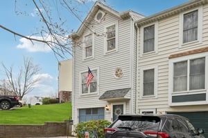 Springhouse Pl-S1404-004.jpg