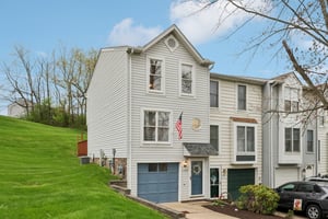 Springhouse Pl-S1404-005.jpg