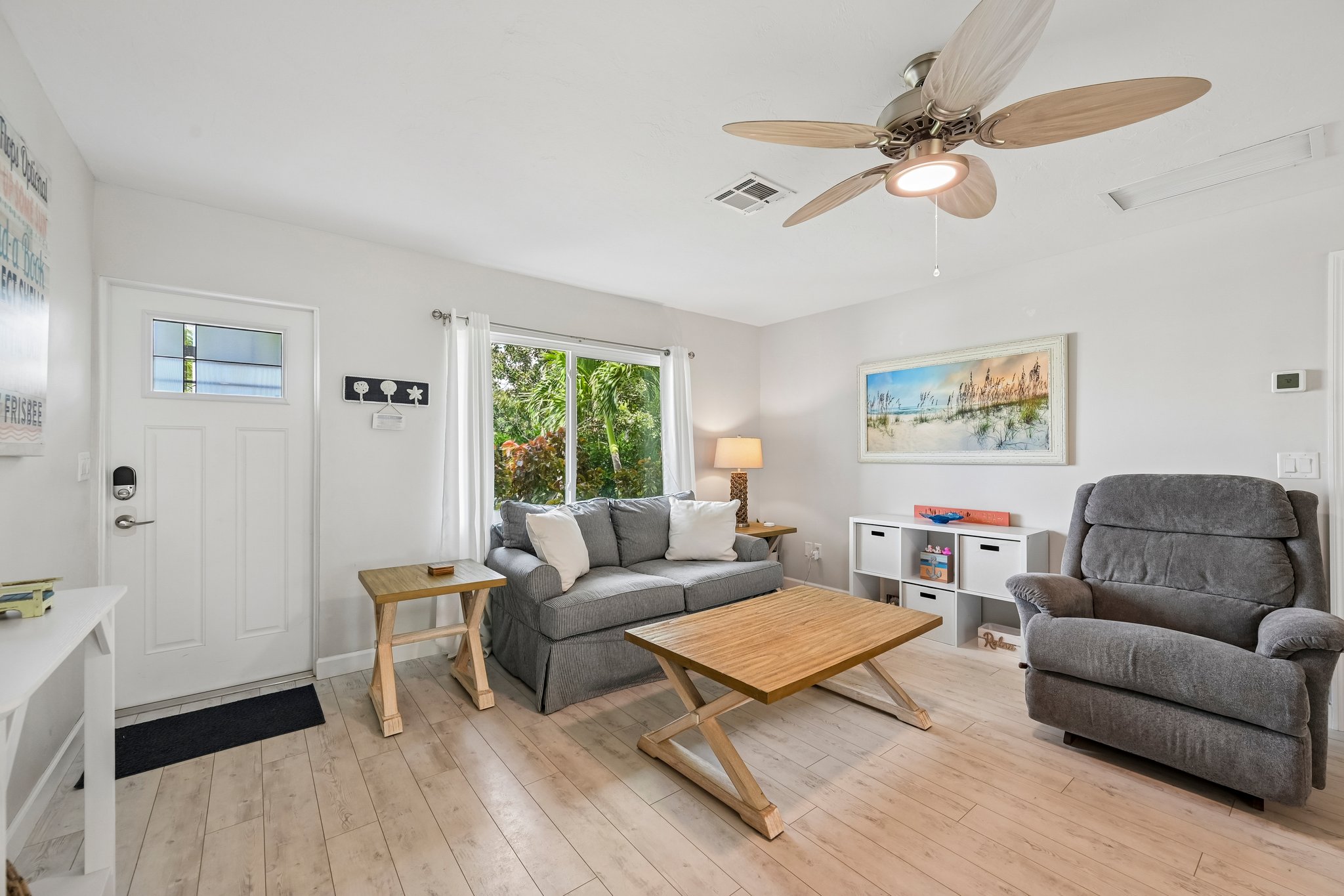 Coral Dr-S0110-008.jpg