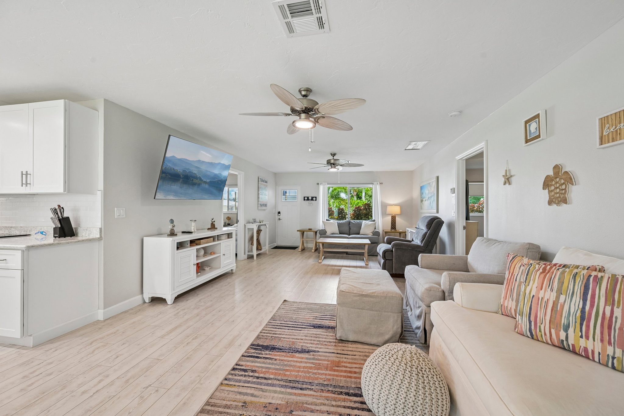 Coral Dr-S0110-013.jpg