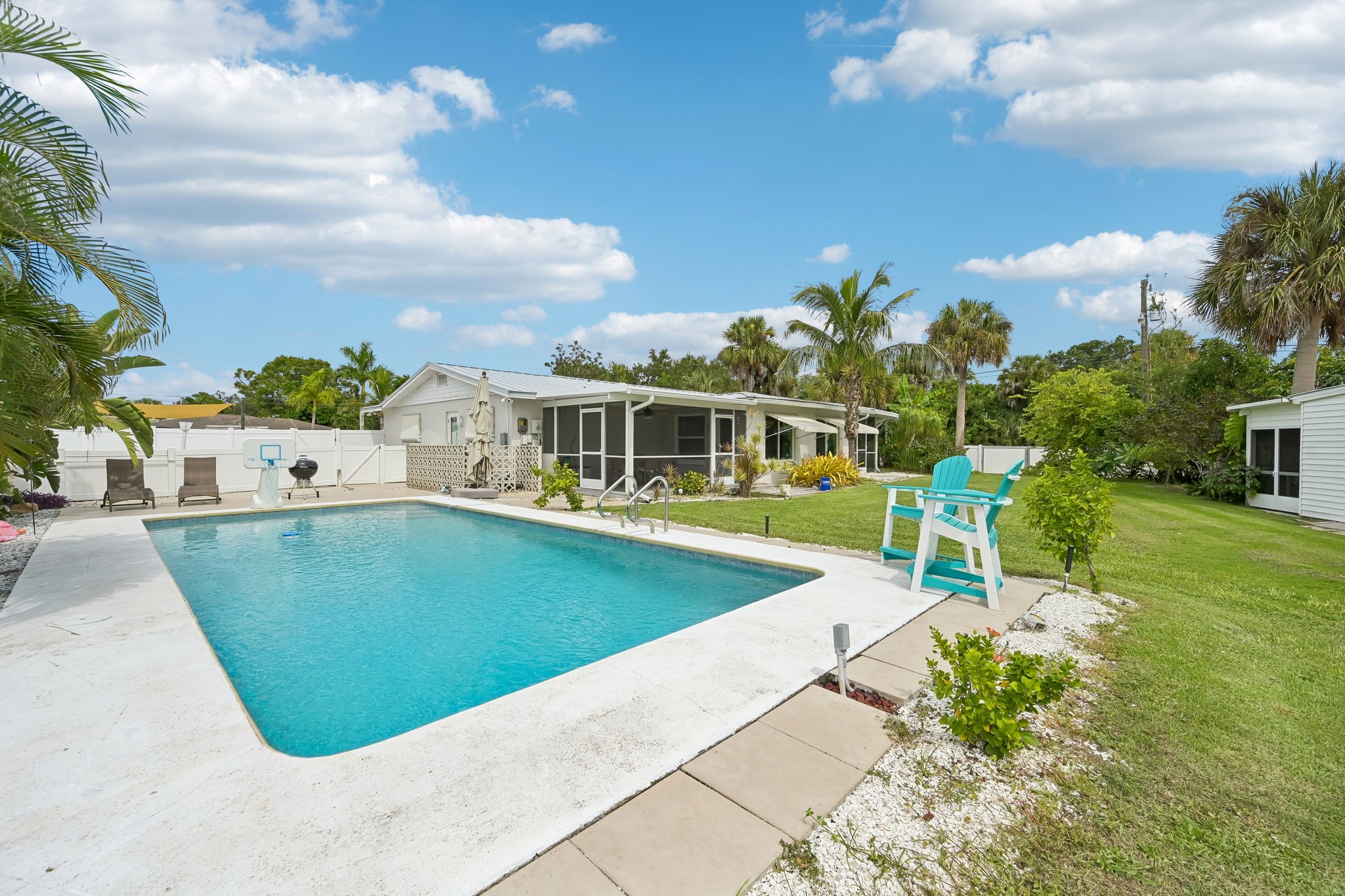 Coral Dr-S0110-043.jpg
