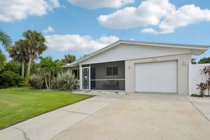 Coral Dr-S0110-001.jpg