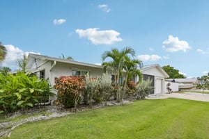Coral Dr-S0110-003.jpg