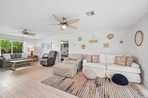 Coral Dr-S0110-012.jpg