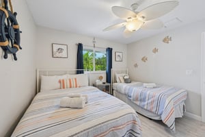 Coral Dr-S0110-032.jpg