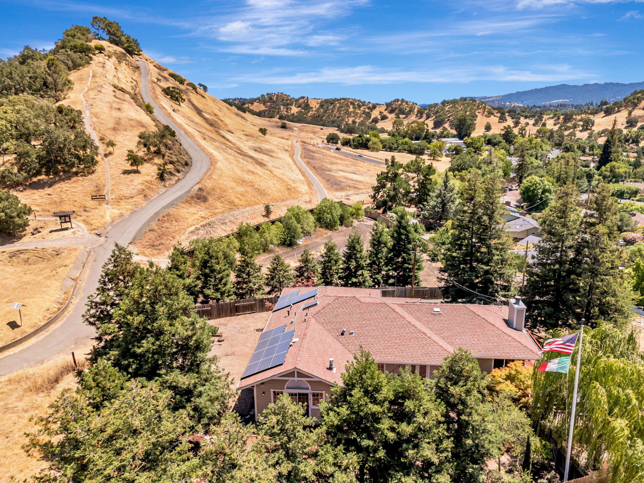 006_AERIALS_631 La Vista Rd