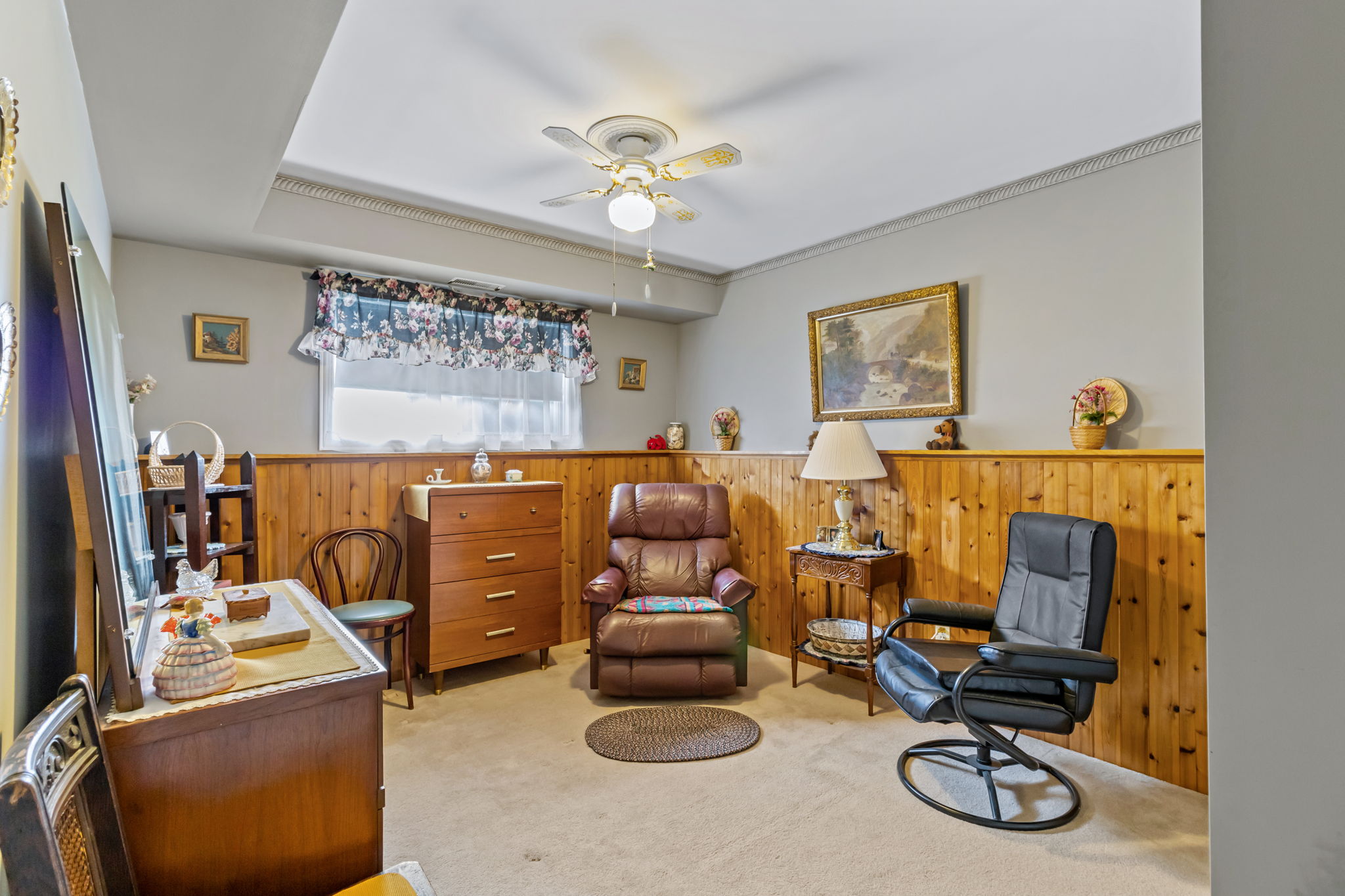 631 MacDonald Dr, Gananoque, ON K7G 3C3 Amo360