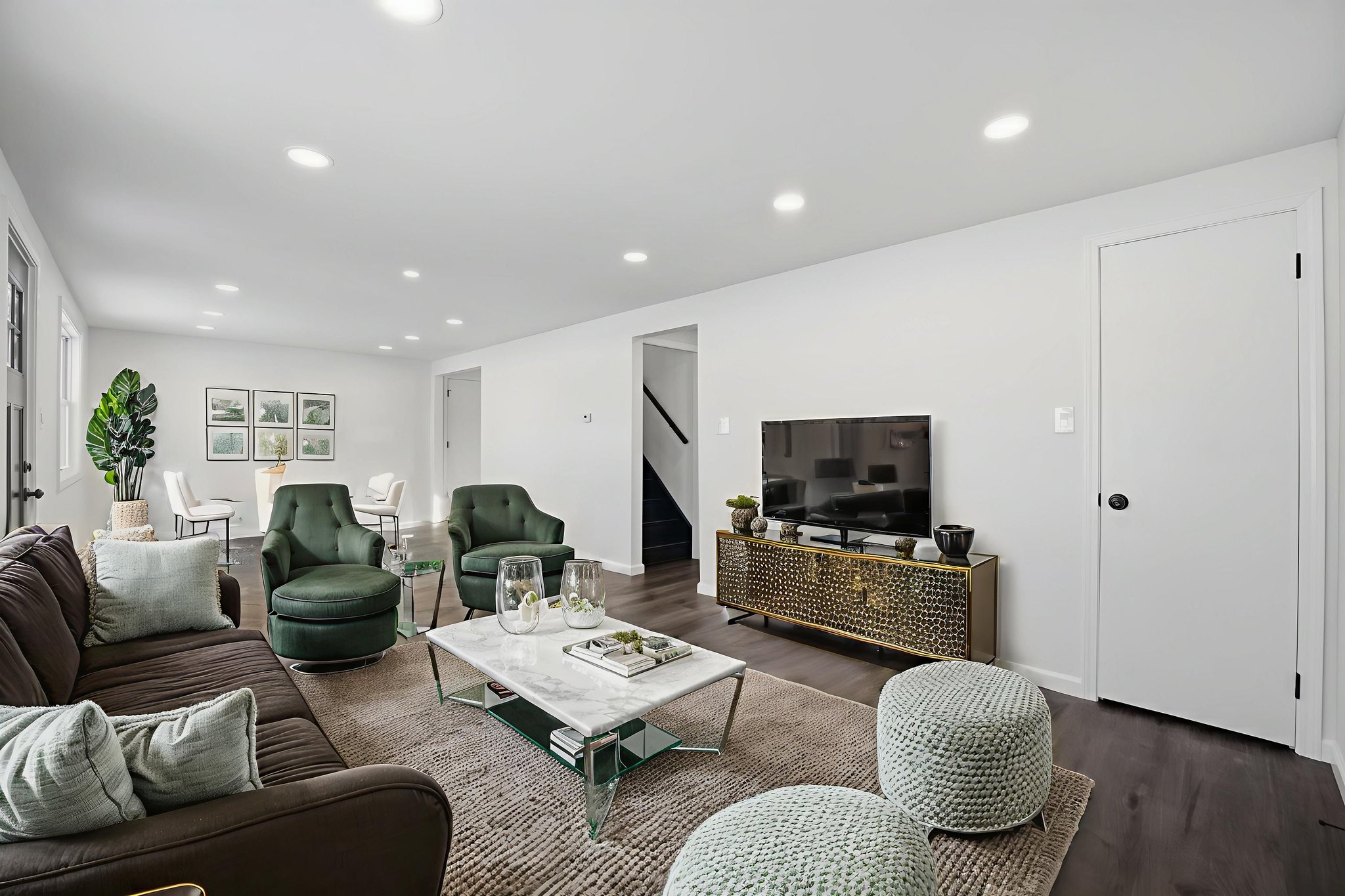 039_DSC02592 virtually staged.jpeg