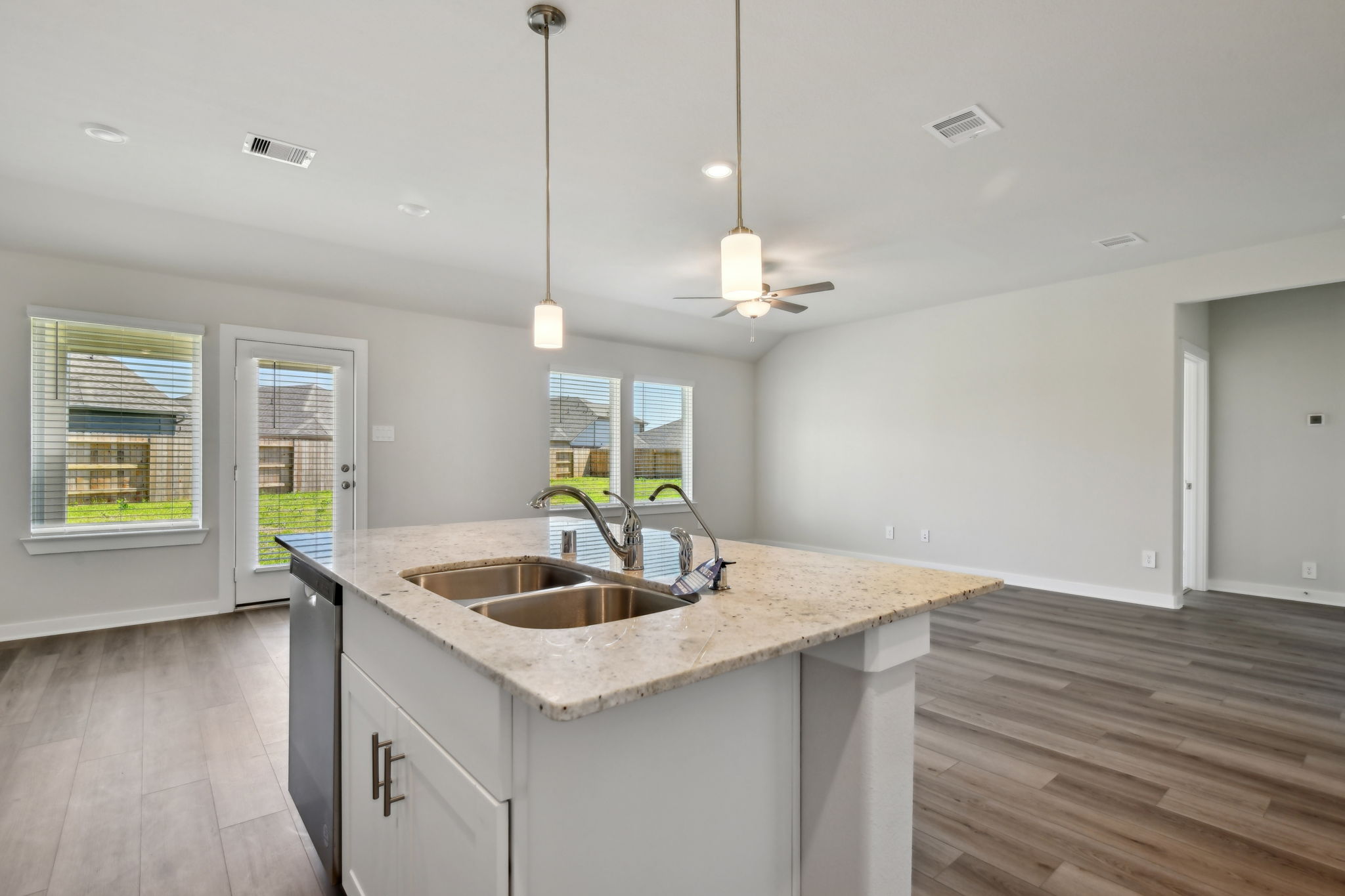 Houston - Wall Street Village - 6310 Brahman Ct, Richmond, TX 77469 - 015