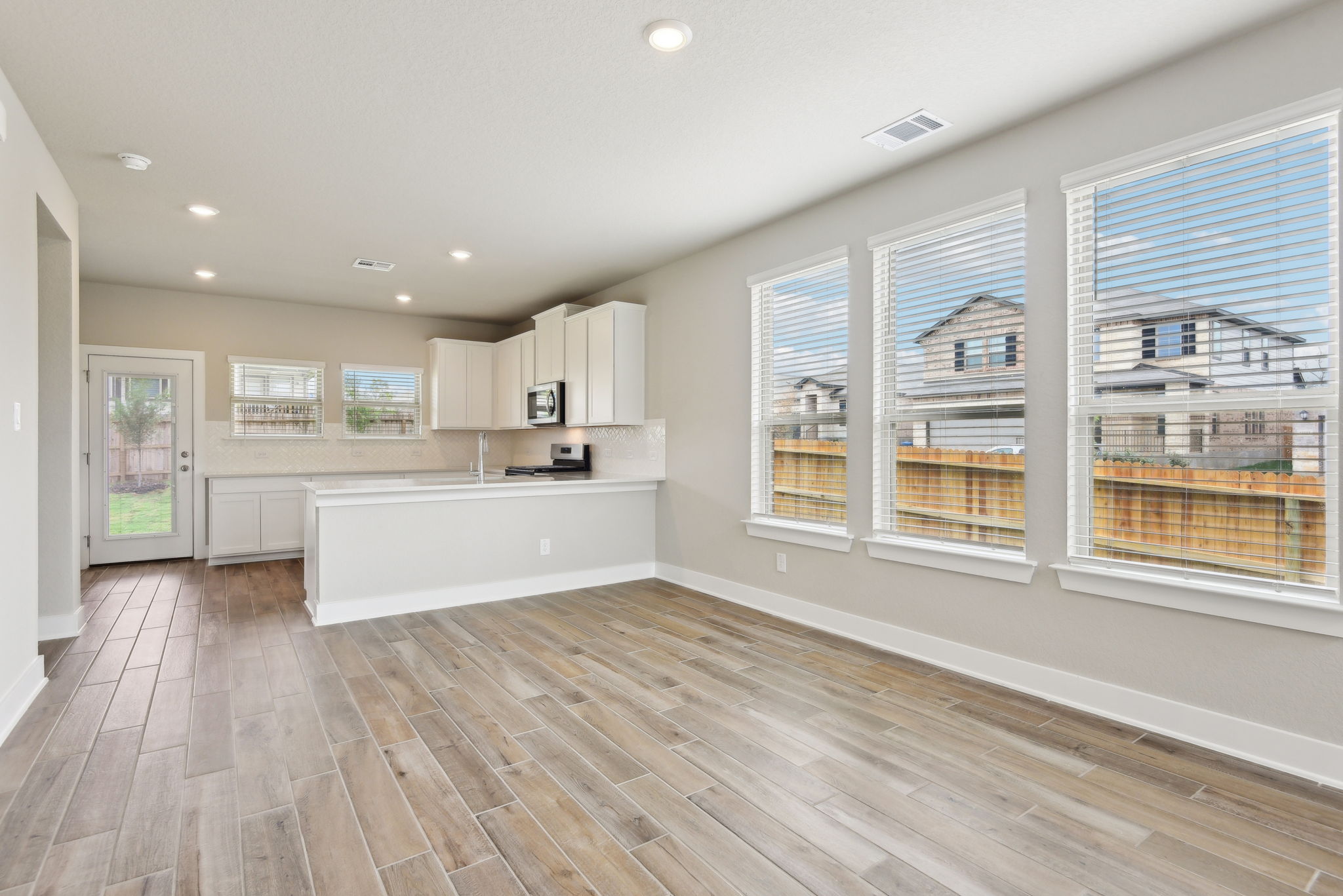 San Antonio- Comanche Ridge- 6310 Comanche Coyote San Antonio TX 78247- 014