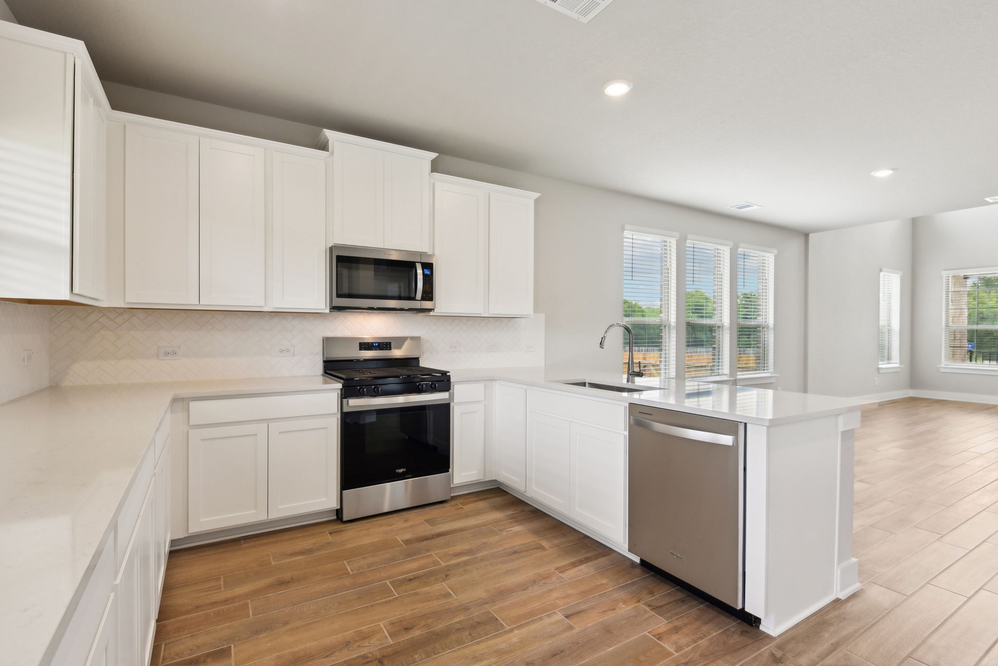 San Antonio- Comanche Ridge- 6310 Comanche Coyote San Antonio TX 78247- 017