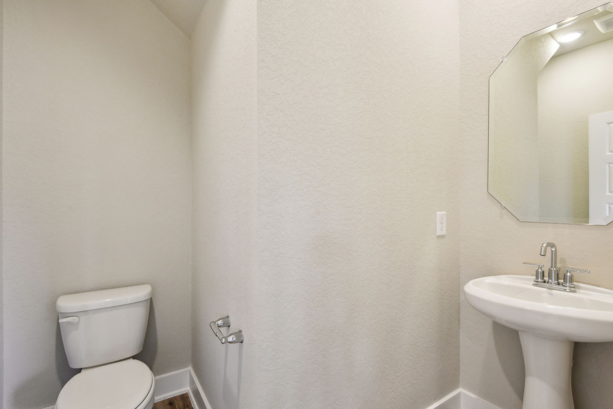 San Antonio- Comanche Ridge- 6310 Comanche Coyote San Antonio TX 78247- 022