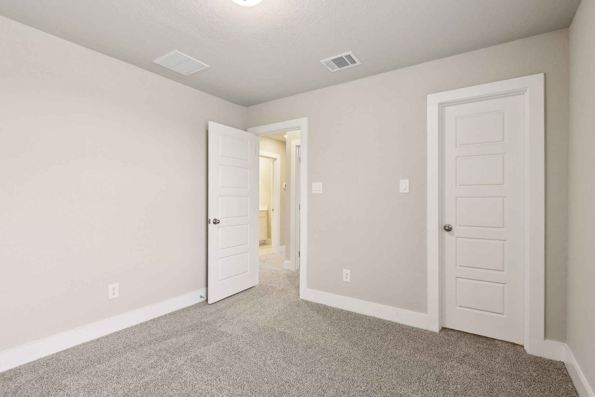 San Antonio- Comanche Ridge- 6310 Comanche Coyote San Antonio TX 78247- 031