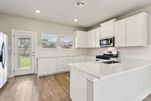 San Antonio- Comanche Ridge- 6310 Comanche Coyote San Antonio TX 78247- 015