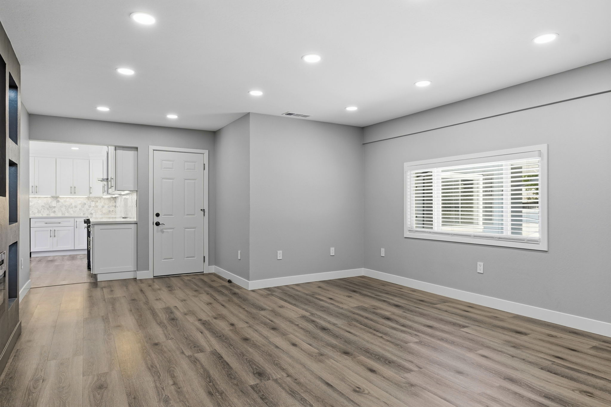 006_F8_6311 Belmont Pl
