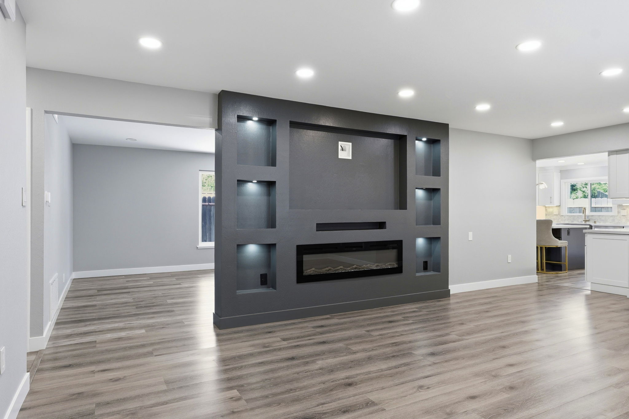 010_F8_6311 Belmont Pl