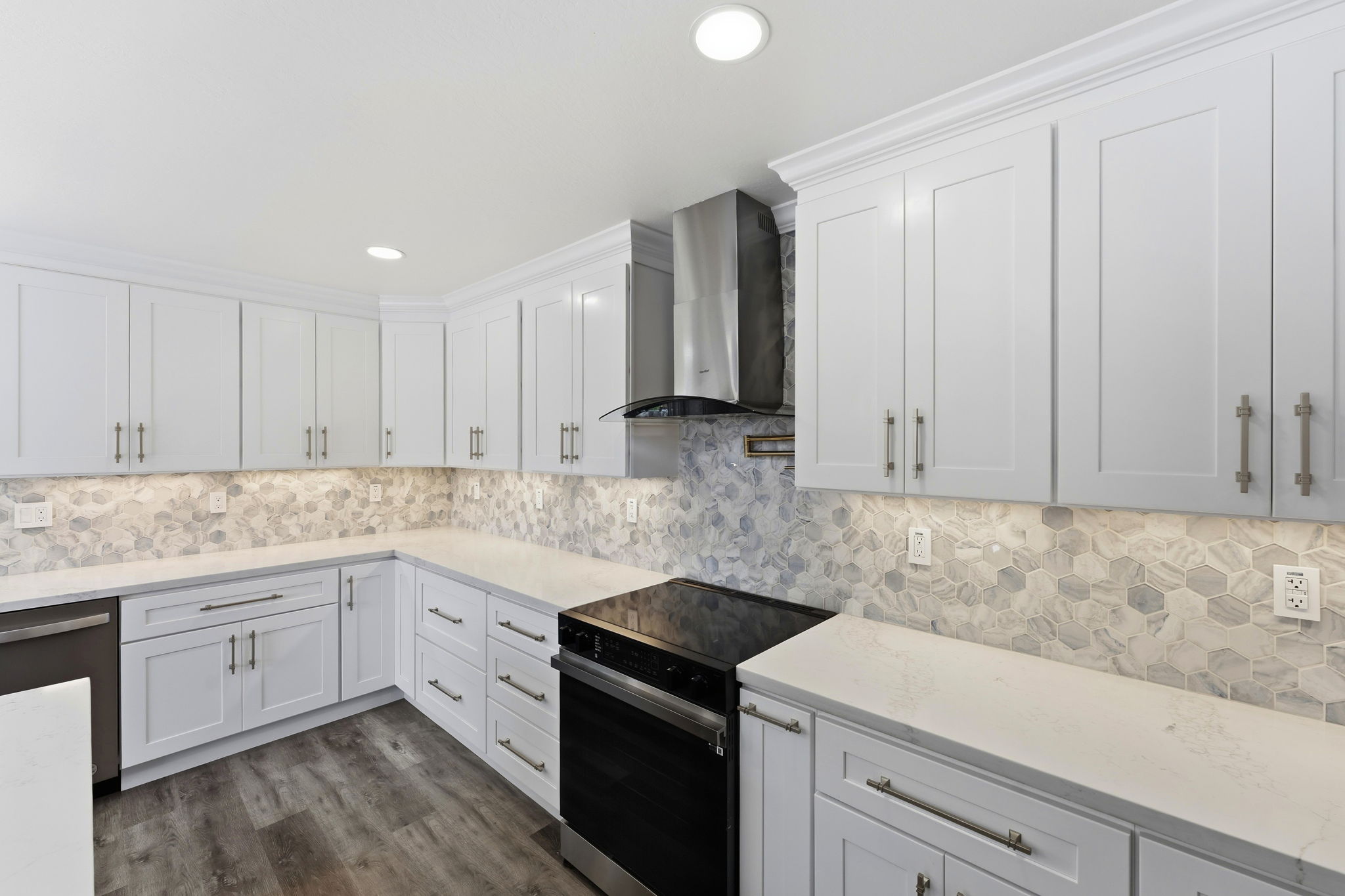 014_F8_6311 Belmont Pl