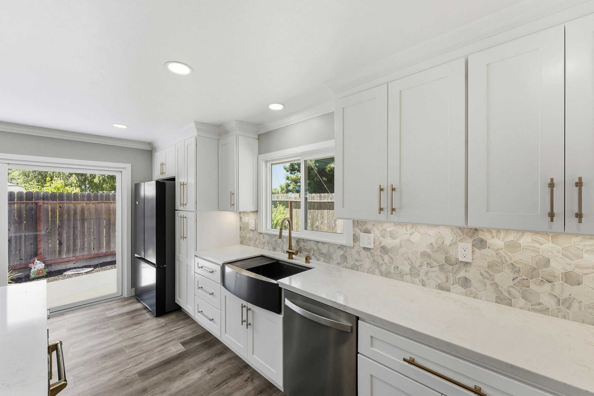 015_F8_6311 Belmont Pl