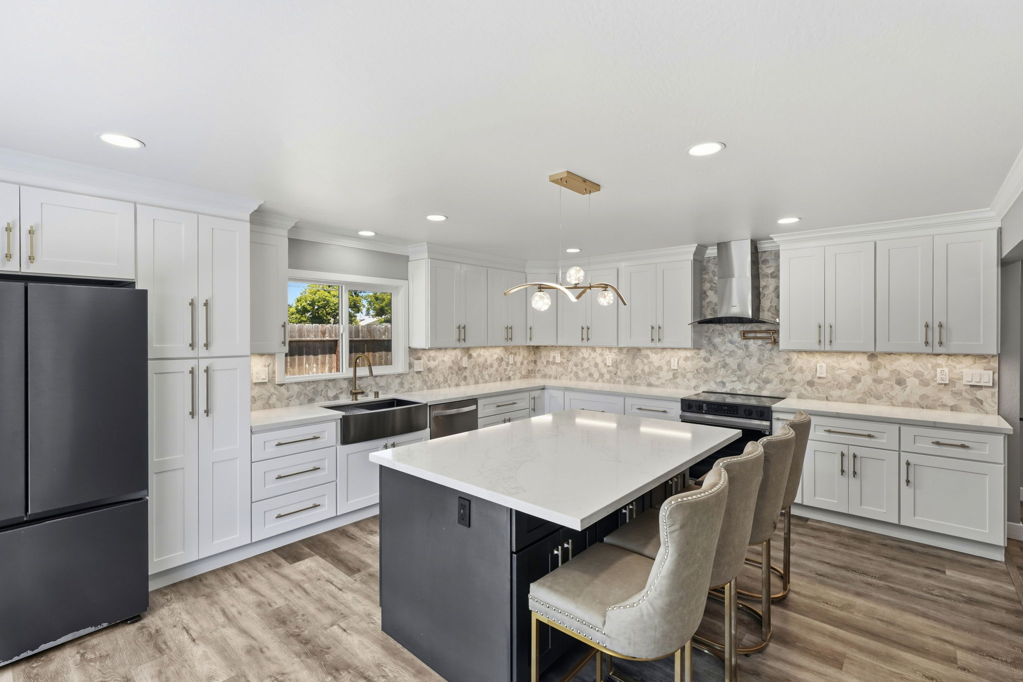 016_F8_6311 Belmont Pl