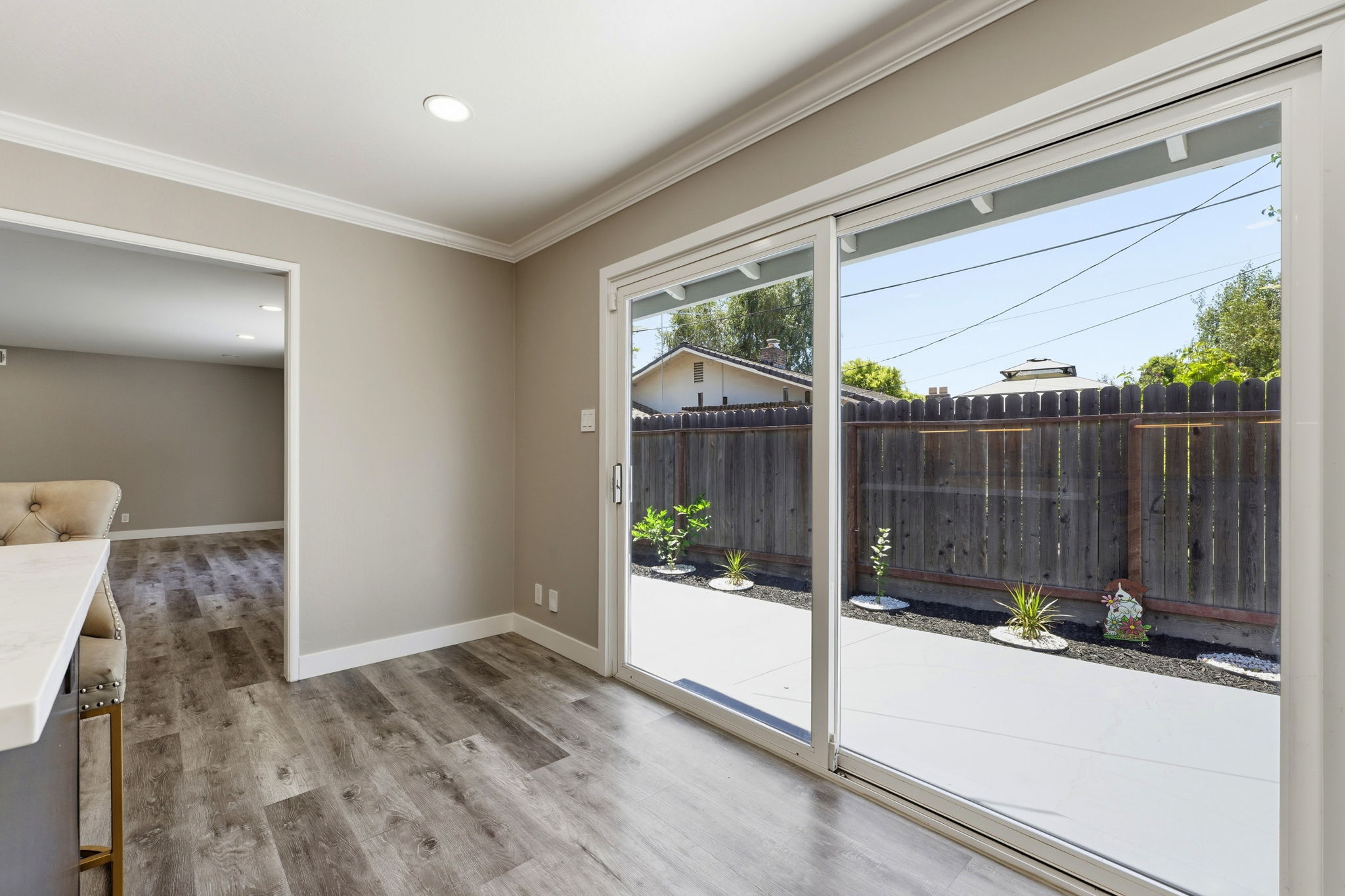 020_F8_6311 Belmont Pl