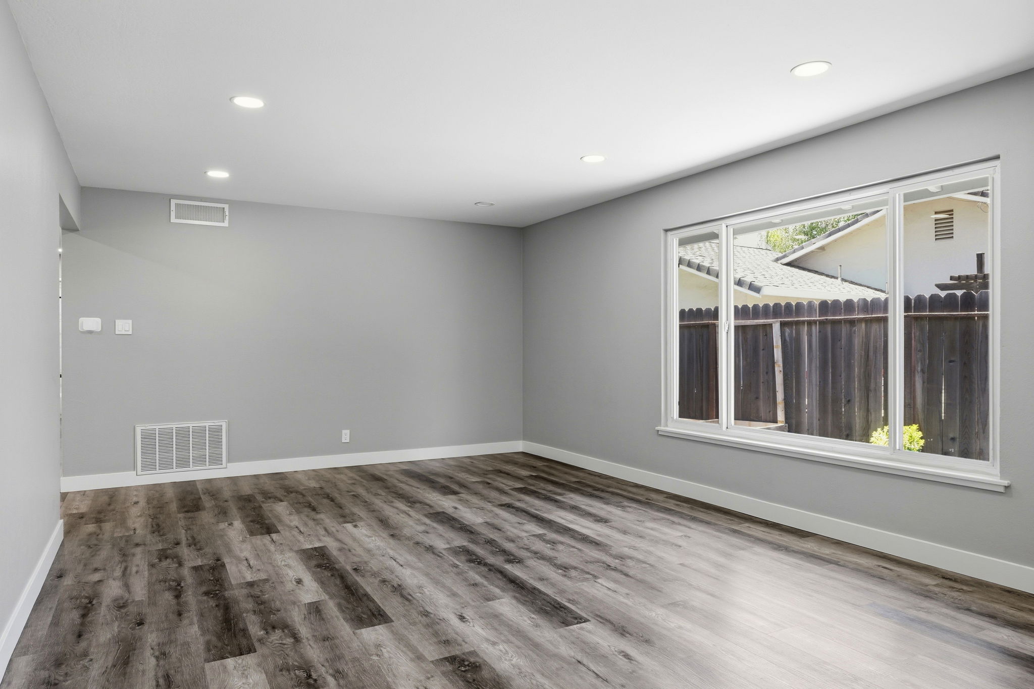 021_F8_6311 Belmont Pl