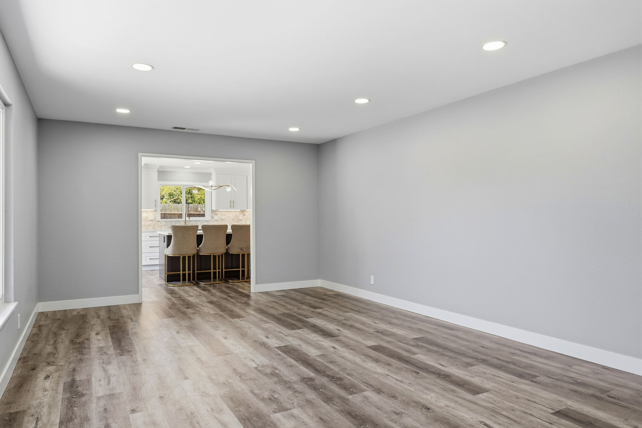 023_F8_6311 Belmont Pl