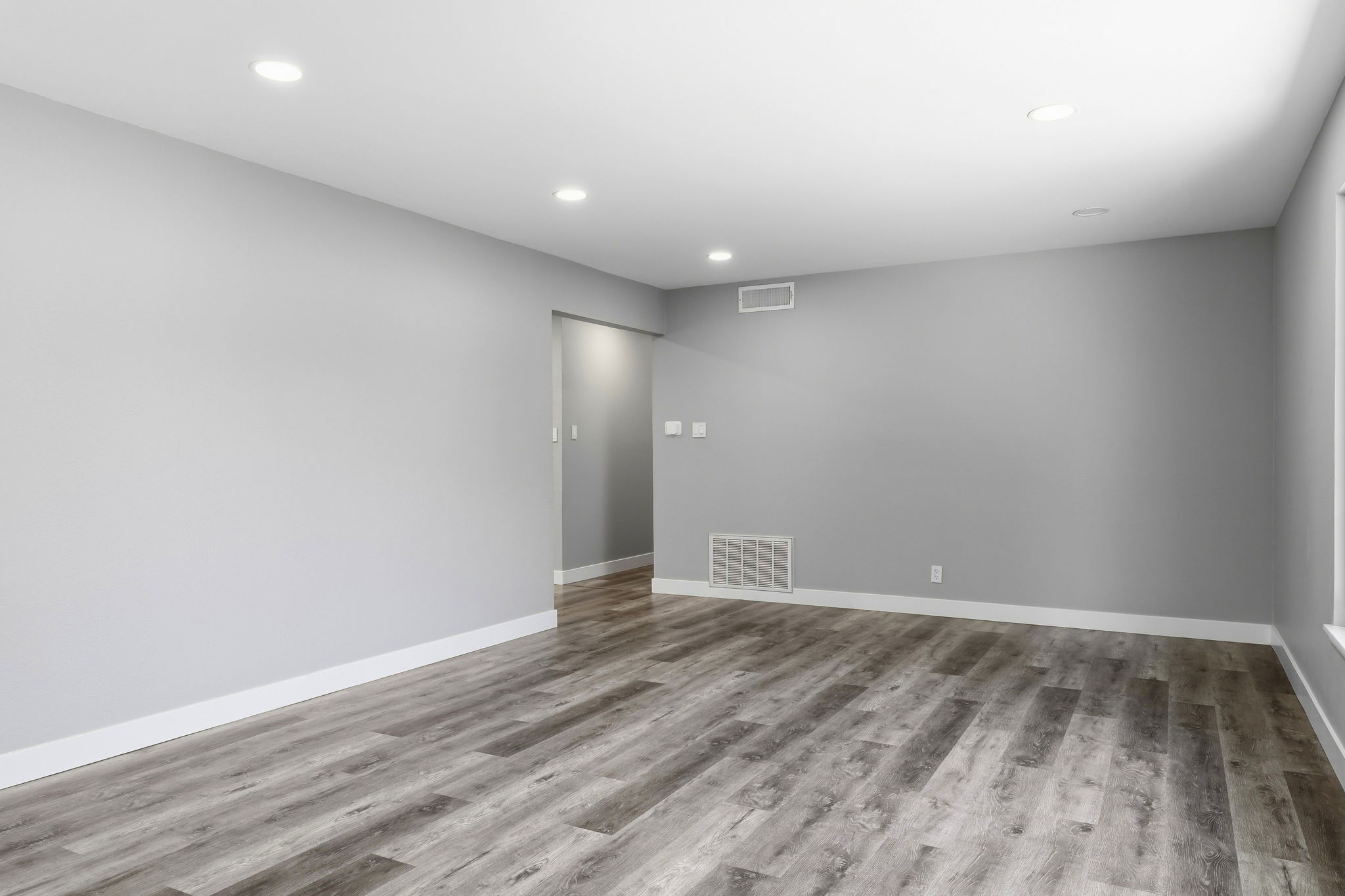 024_F8_6311 Belmont Pl