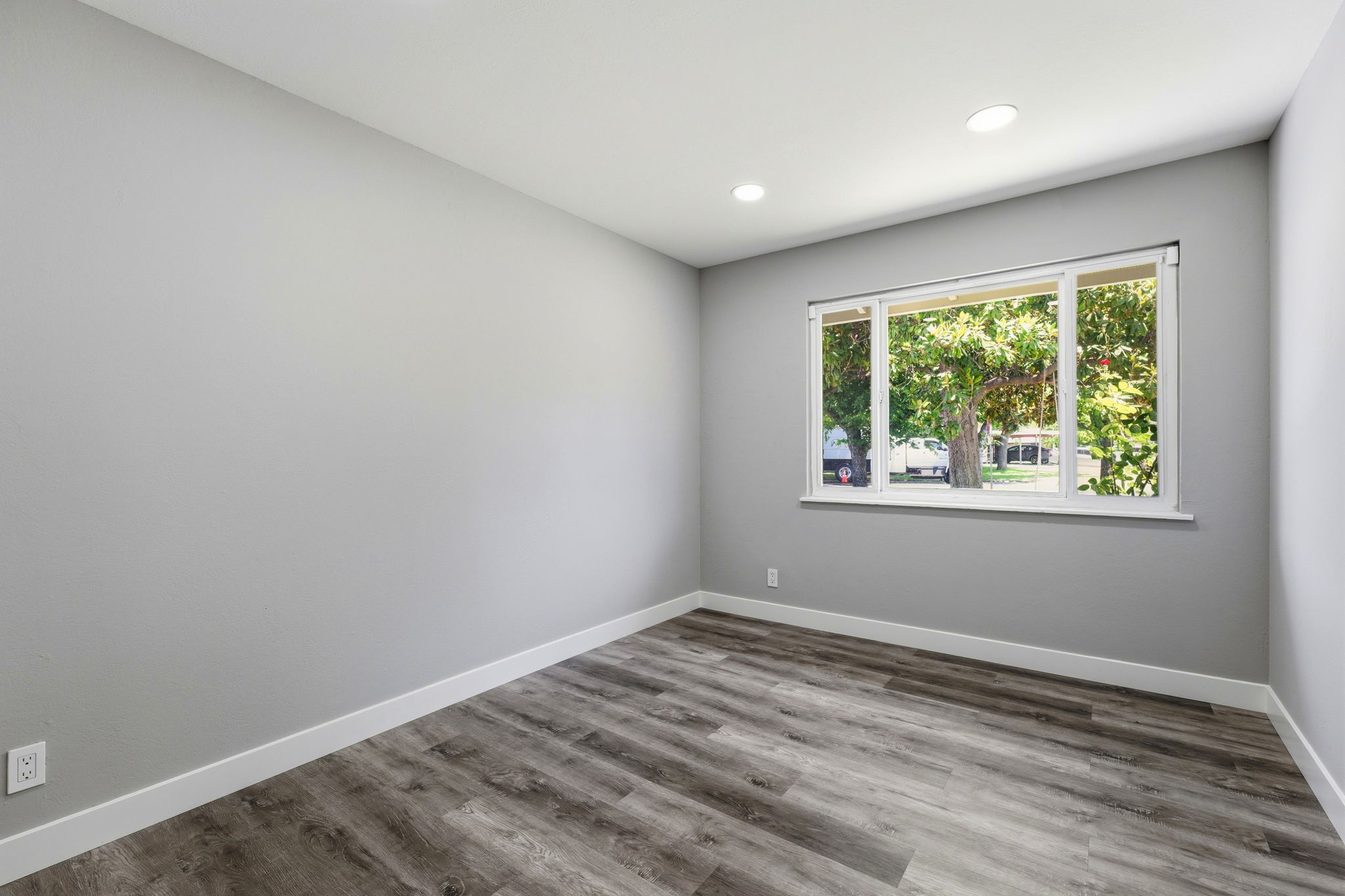 025_F8_6311 Belmont Pl