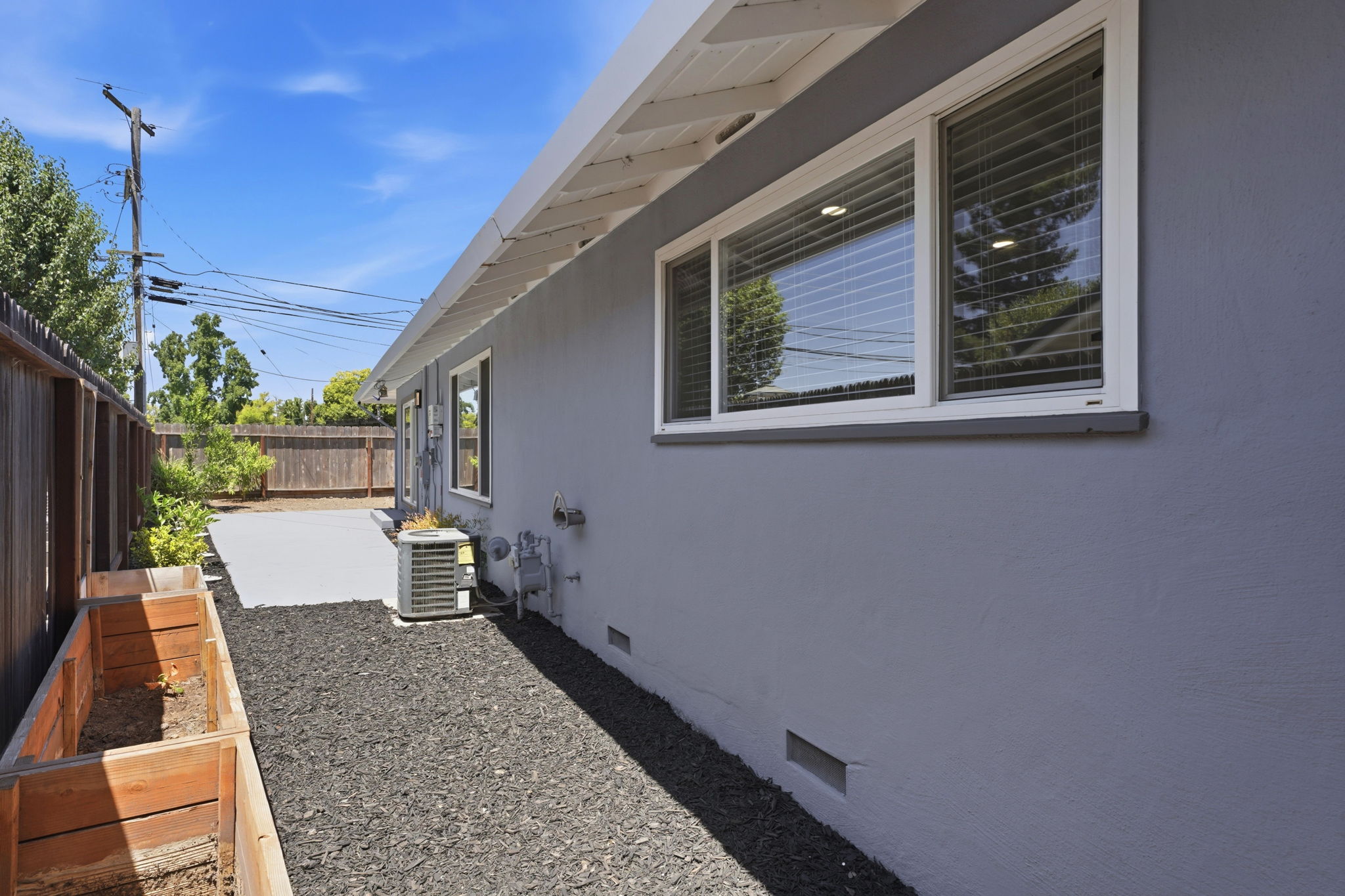 042_F8_6311 Belmont Pl