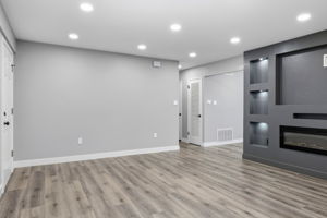 011_F8_6311 Belmont Pl
