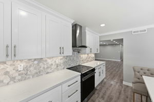 013_F8_6311 Belmont Pl