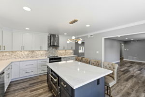 017_F8_6311 Belmont Pl