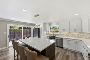 018_F8_6311 Belmont Pl
