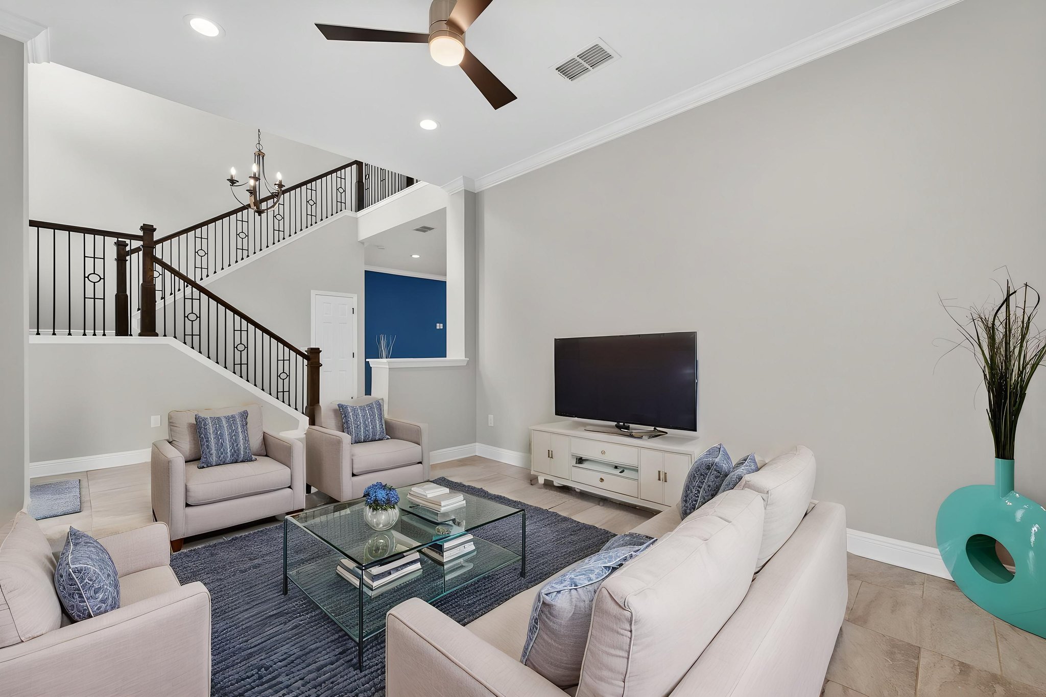 DSC04952 virtually staged.jpeg