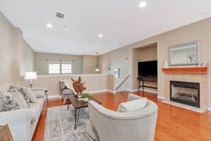 010_6313 Byron Ln