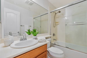 037_6313 Byron Ln
