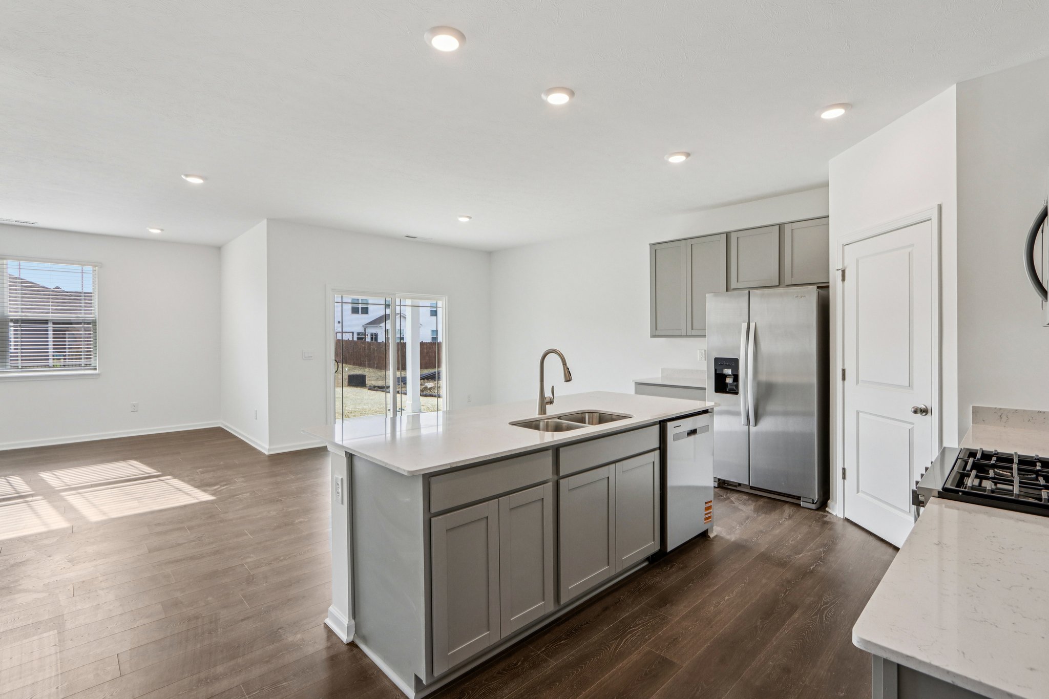 Flag Stop Dr-S2401-014.jpg